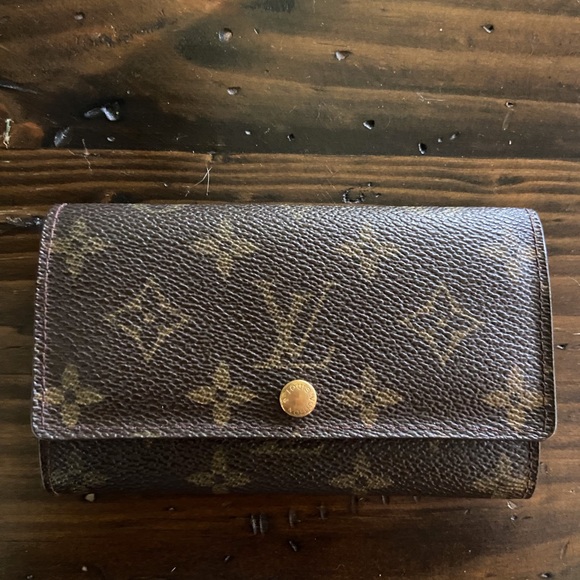 Louis Vuitton Vintage Wallet - Picture 1 of 8